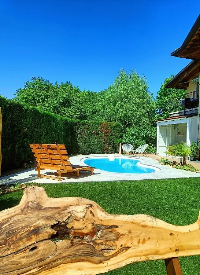 Picnic Room And Pool Castelnuovo del Garda Italy