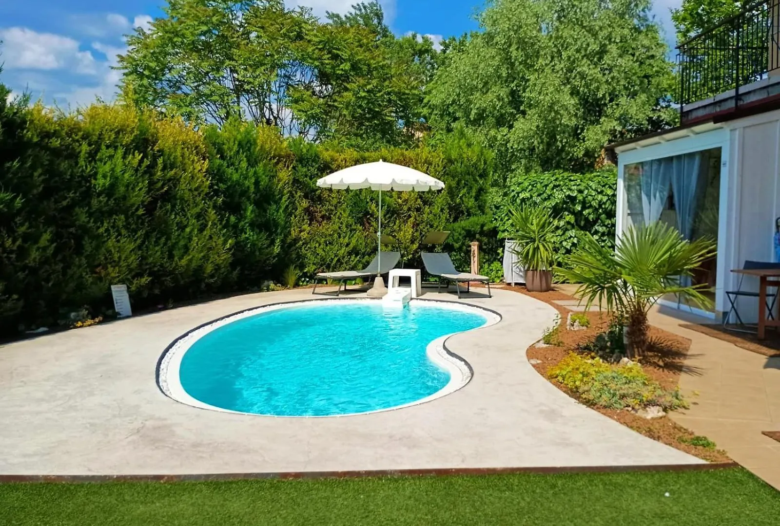 Guest house Picnic Room And Pool Castelnuovo del Garda Italy